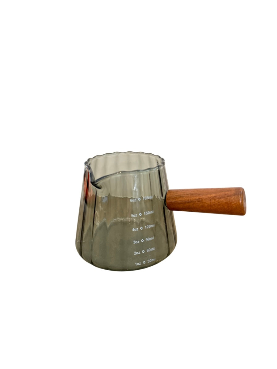Cute Smokey Grey Pourer